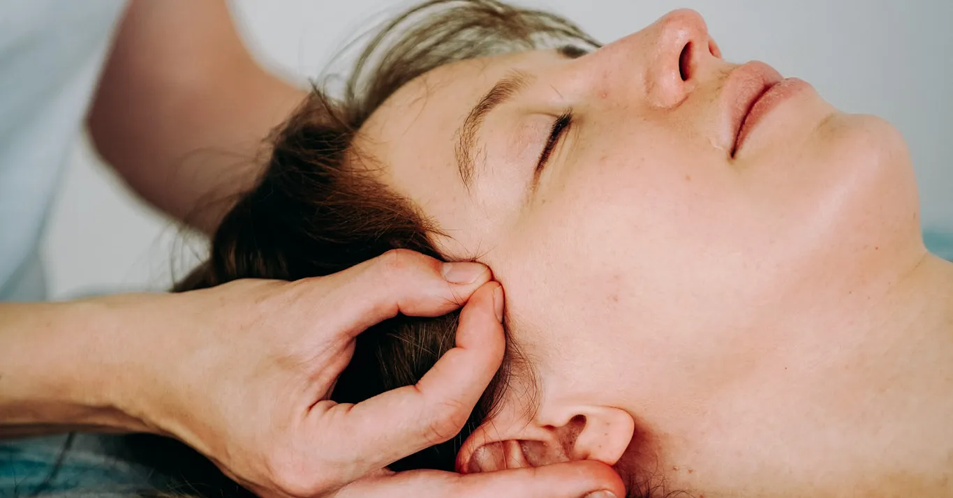 Z bólem głowy do fizjoterapeuty lub osteopaty?